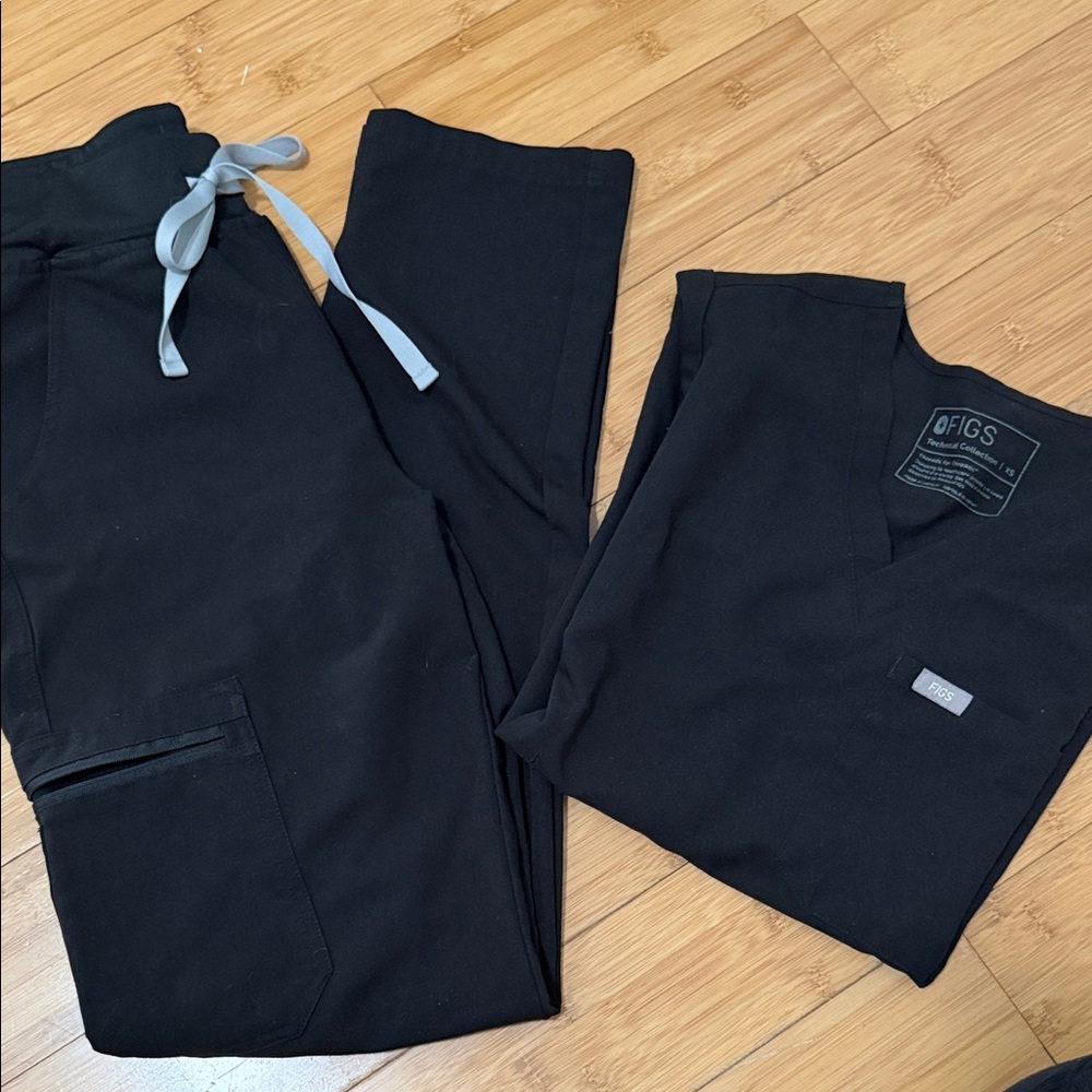 Figs Black Scrub Set with Gray Tie